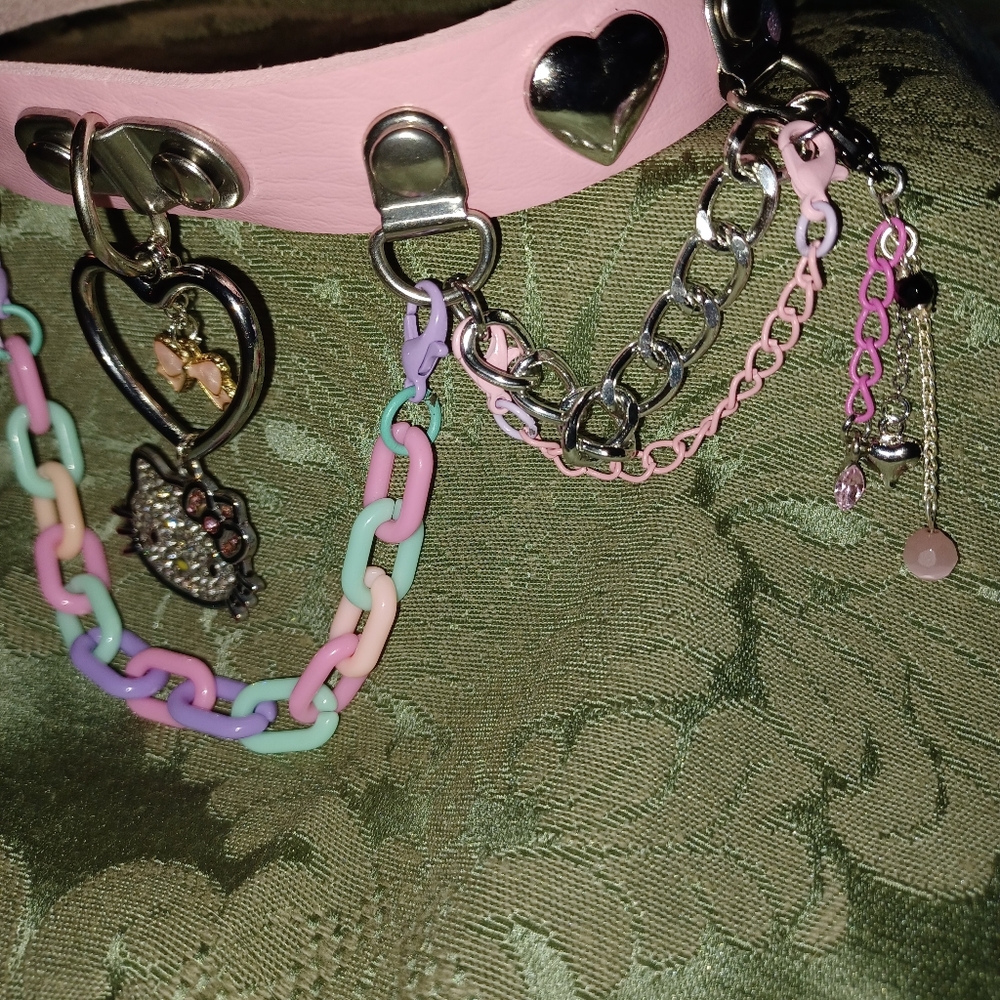 Edgy Pink Hello Kitty Choker - Picture 13 of 14